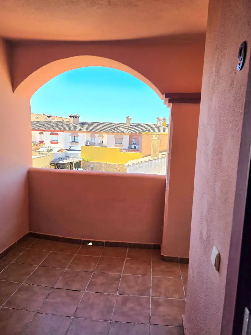 Vista exterior de Dúplex en venda en Algeciras amb Terrassa, Traster i Piscina comunitària