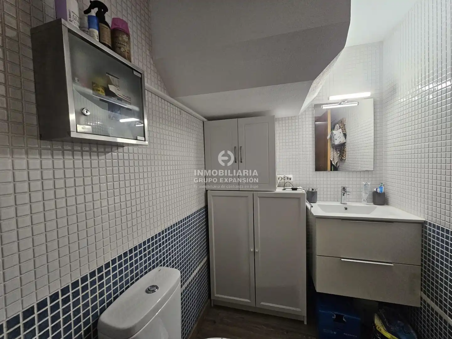 Badezimmer von Wohnung zum Verkauf in Aspe mit Klimaanlage, Heizung und Privatgarten