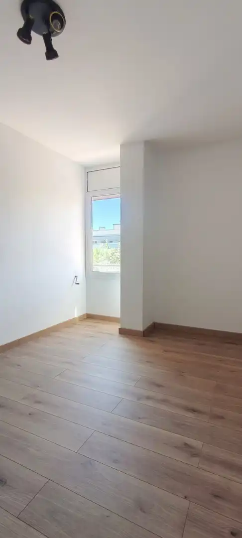 Habitación de Piso en venta en Sant Adrià de Besòs con Calefacción y Balcón