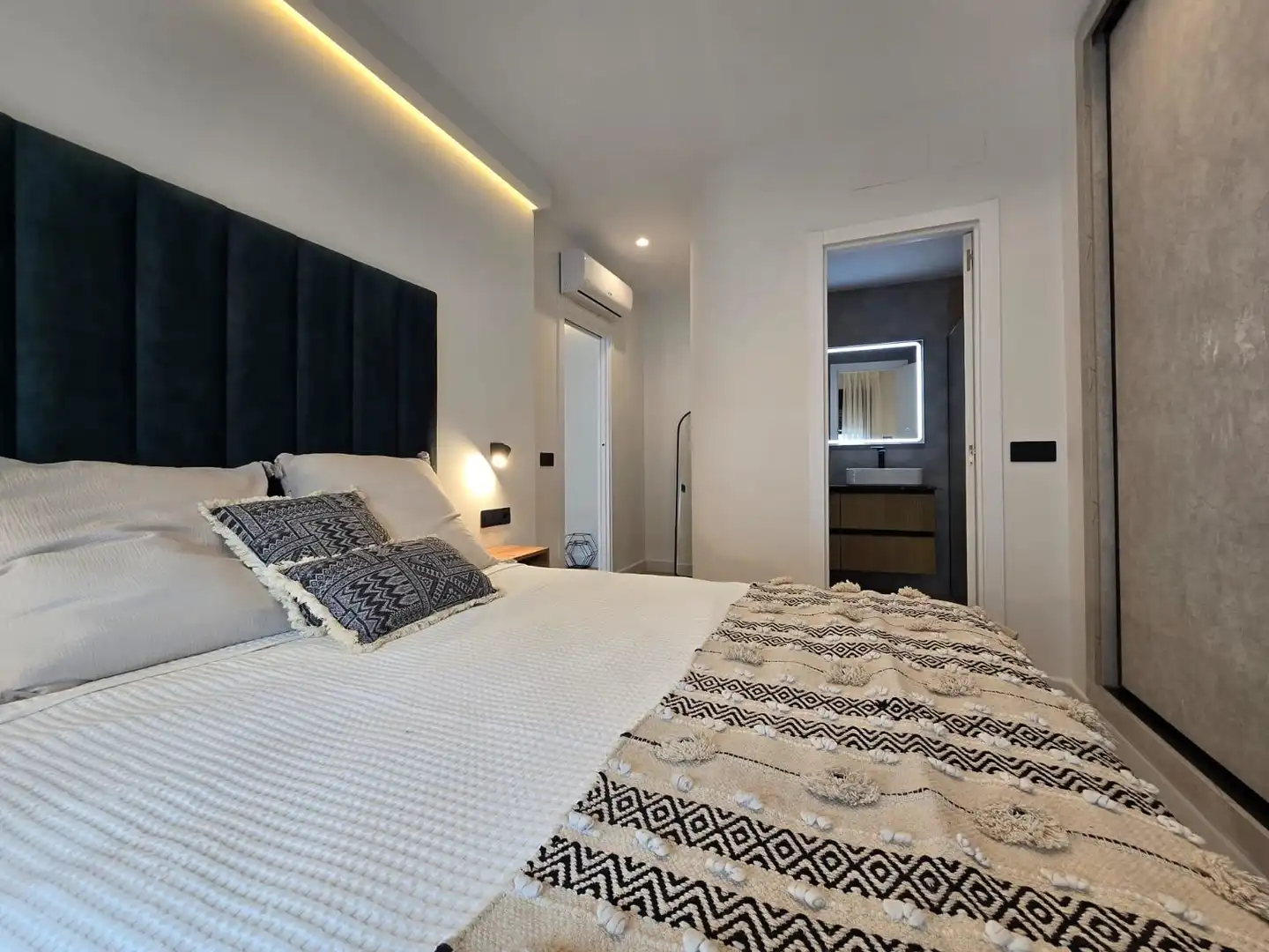 Schlafzimmer von Maisonette zur Miete in Sanlúcar la Mayor mit Klimaanlage, Terrasse und Möbliert