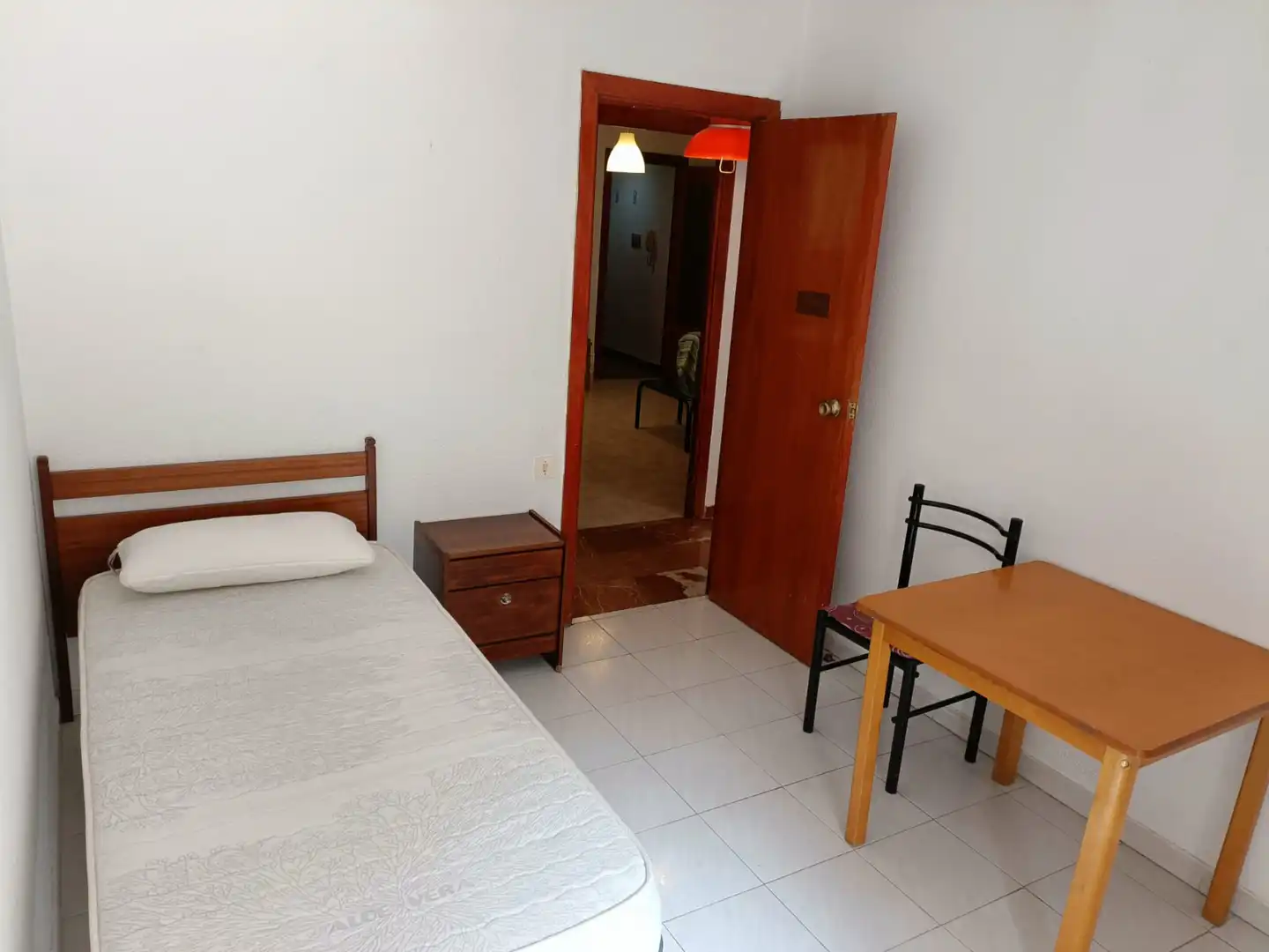 Habitación de Piso de alquiler en Granada con Calefacción, Terraza y Amueblado