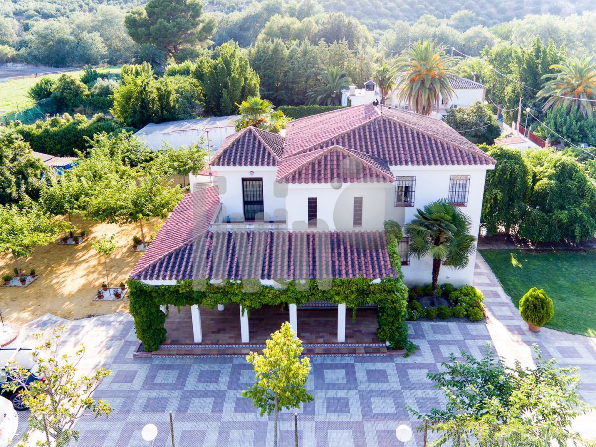 Vista exterior de Casa o xalet en venda en  Jaén Capital amb Aire condicionat, Jardí privat i Terrassa