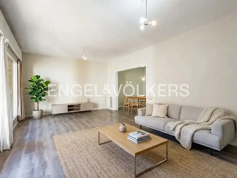 Wohnzimmer von Wohnung zum Verkauf in Barcelona mit Klimaanlage, Heizung und Parkett