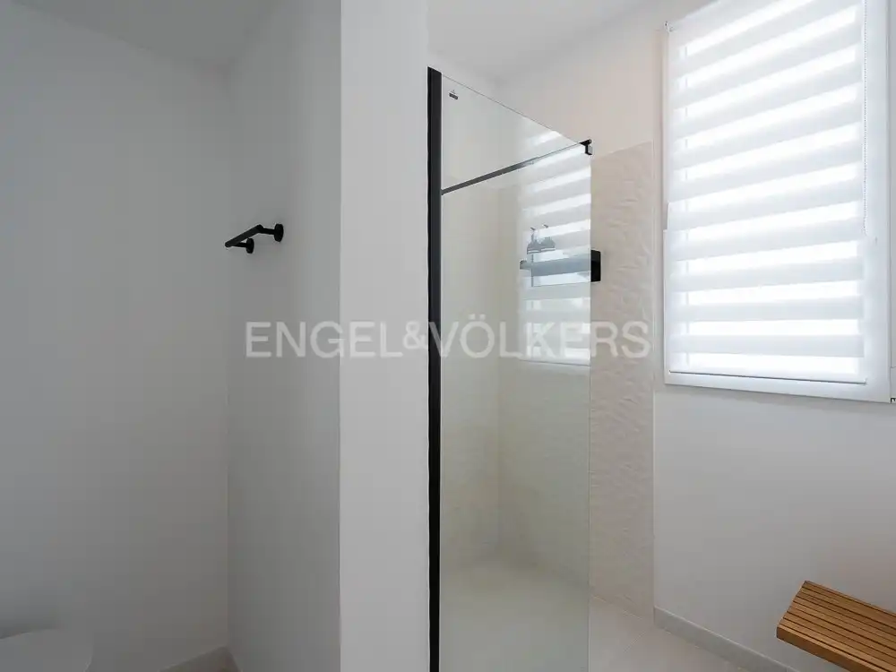 Bathroom of Houses for rent in Valencia  with Air Conditioner, Heating and Private garden
