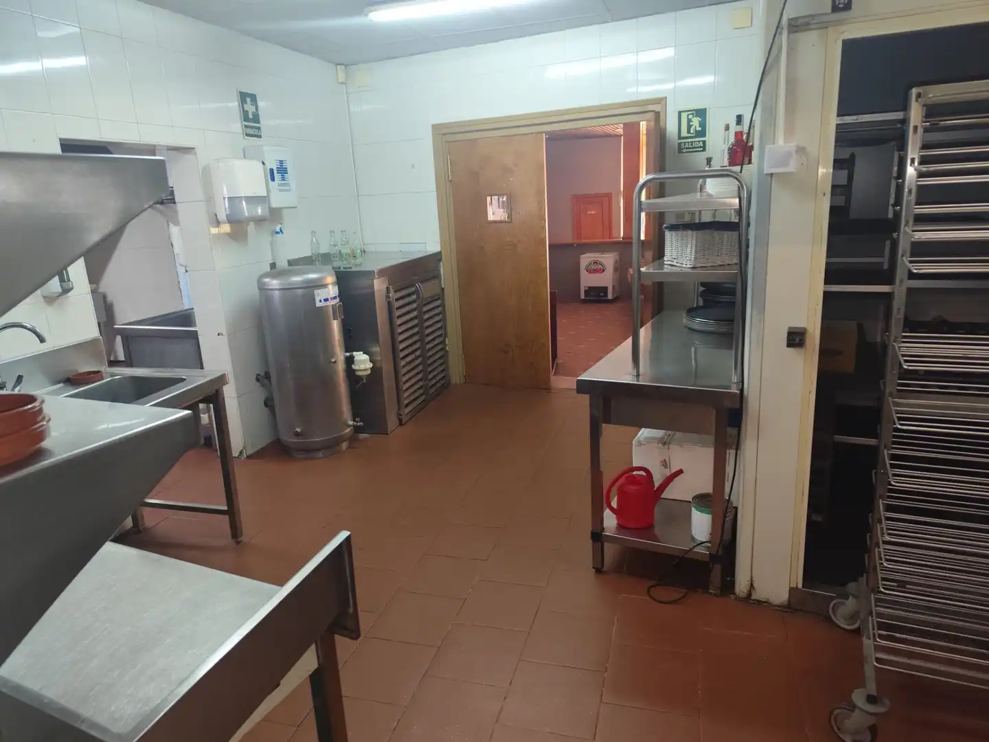 Cuina de Local de lloguer en Torrefarrera amb Aire condicionat, Calefacció i Terrassa