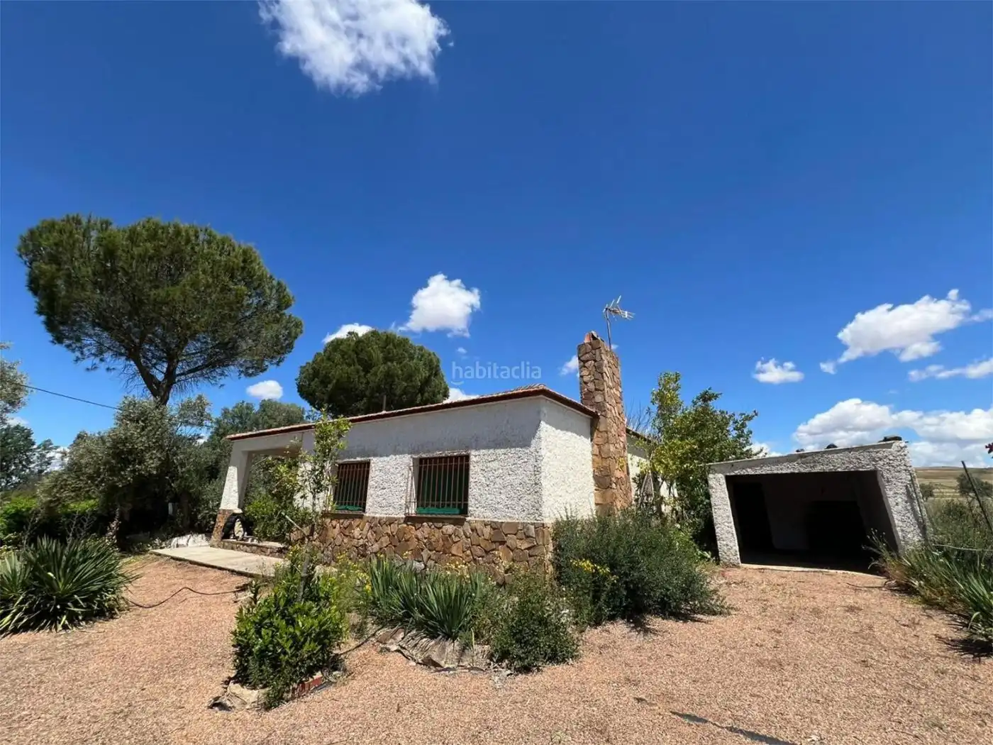 Casa amb jardí en venda a Calle Tapijo 50