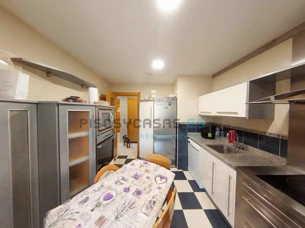 Kitchen of Houses for sale in San Mateo de Gállego  with Air Conditioner, Private garden and Terrace