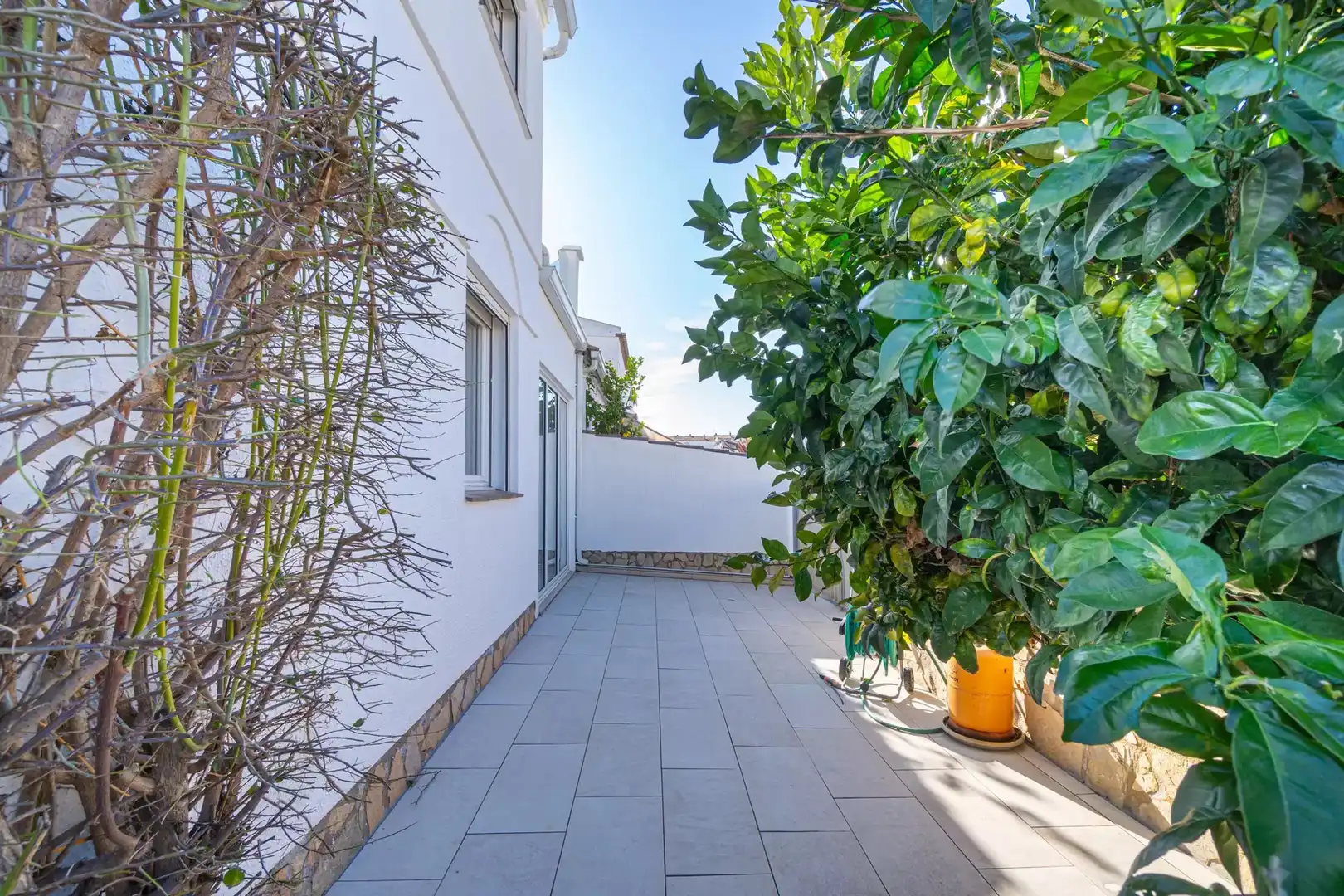Jardí de Casa o xalet en venda en Empuriabrava amb Aire condicionat, Terrassa i Piscina