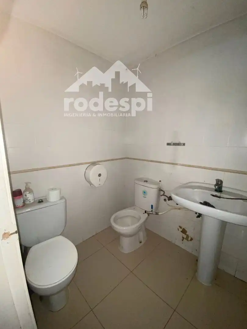 Badezimmer von Geschaftsraum zum Verkauf in A Cañiza  