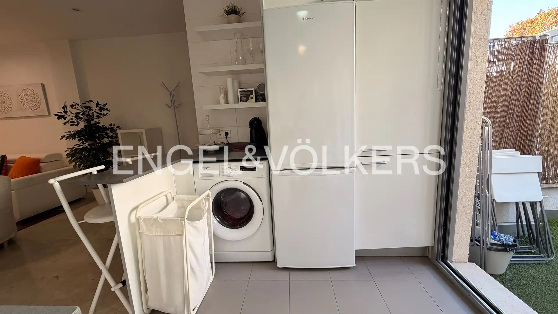 Cocina de Dúplex de alquiler en La Moraleja con Aire acondicionado, Calefacción y Jardín privado