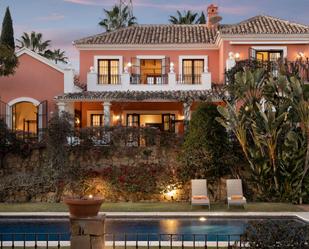 Vista exterior de Casa o xalet de lloguer en Estepona amb Aire condicionat, Terrassa i Piscina