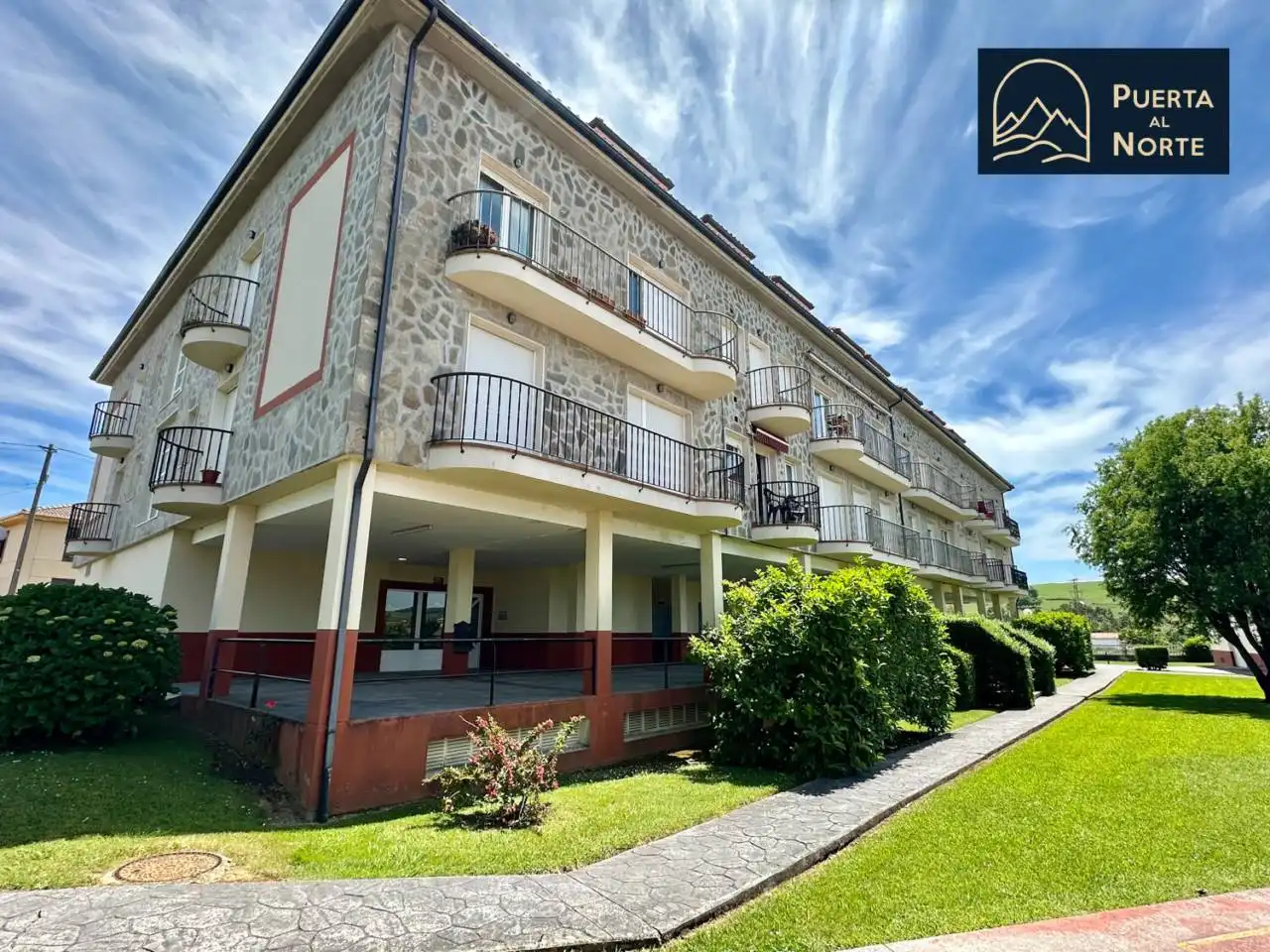 Vista exterior de Piso en venta en Suances con Calefacción, Amueblado y Balcón