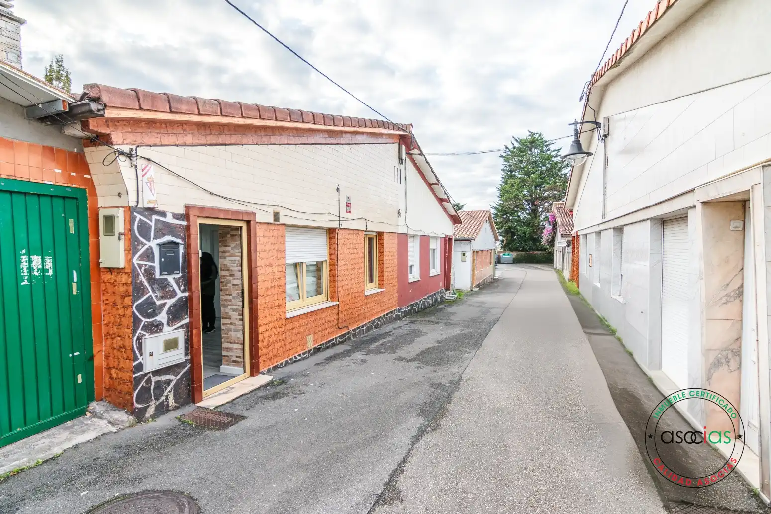 Vista exterior de Casa adosada en venta en Gijón  con Calefacción, Jardín privado y Parquet