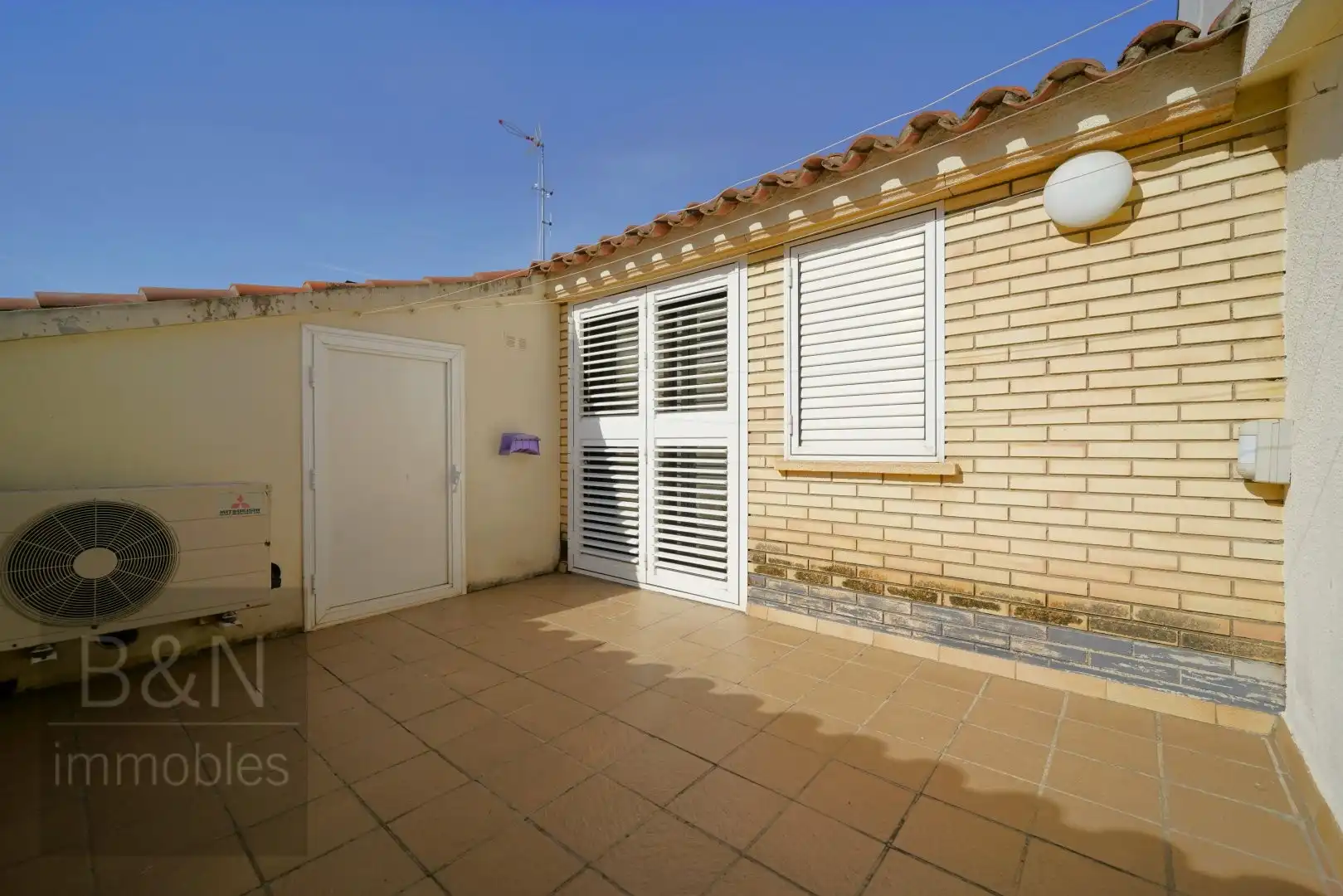 Vista exterior de Casa o xalet en venda en Rubí amb Aire condicionat, Calefacció i Terrassa