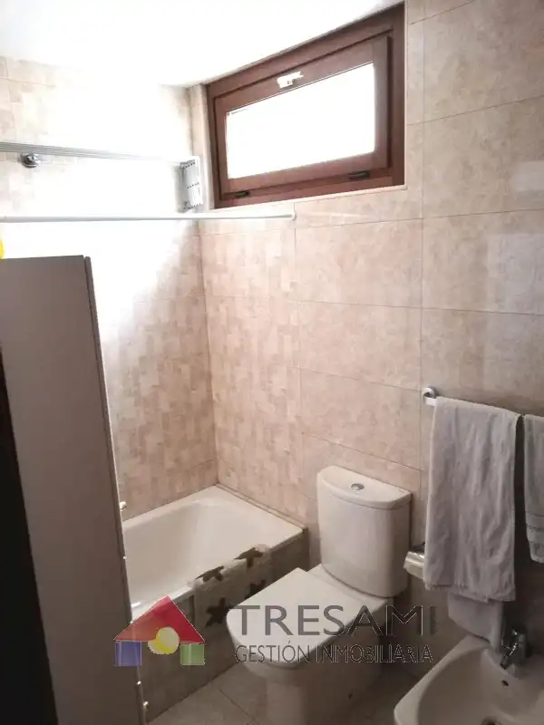 Badezimmer von Wohnung zur Miete in Gijón  mit Heizung