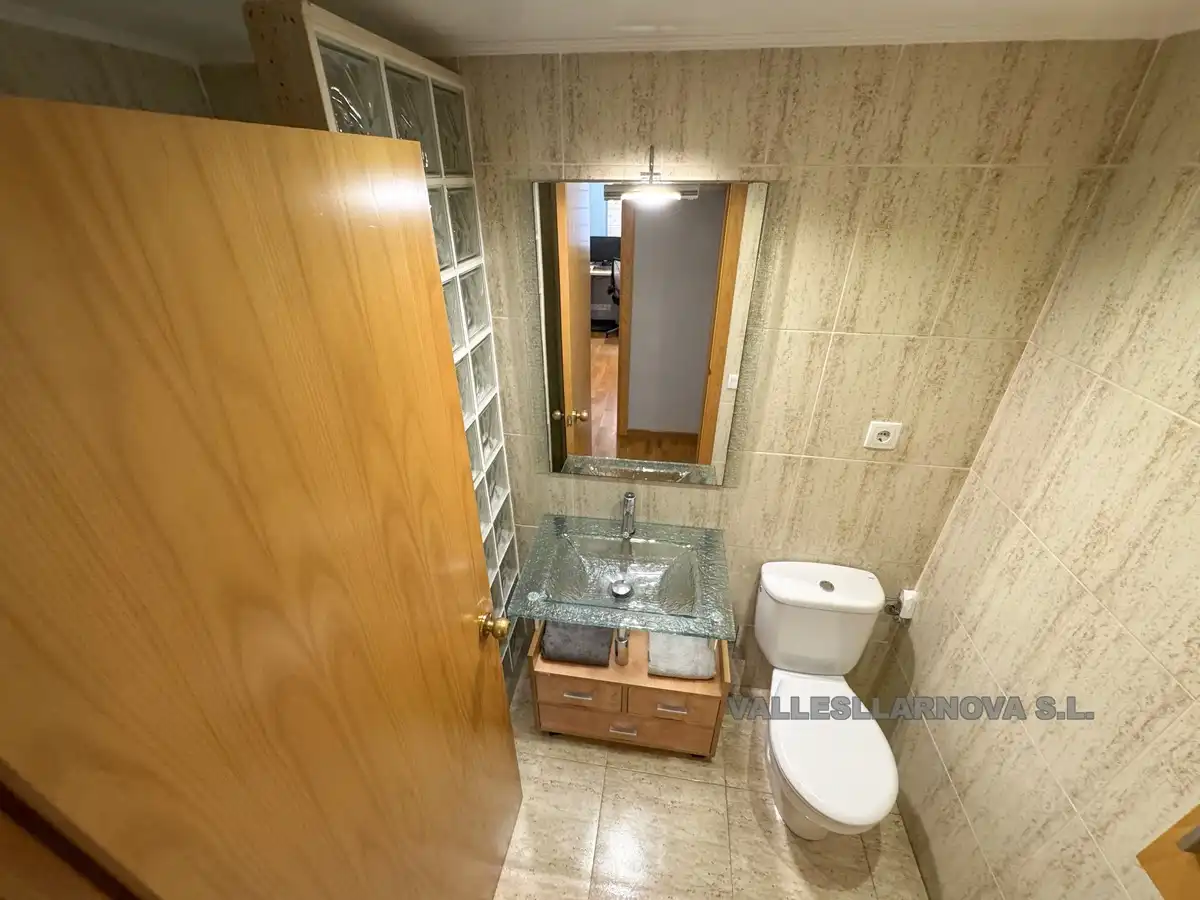 Bathroom of Flat for sale in Mollet del Vallès  with Parquet flooring, Storage room and Balcony