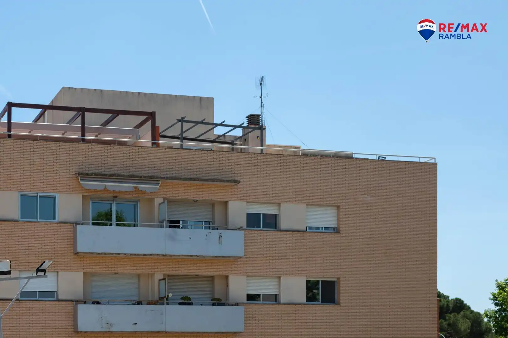 Vista exterior de Àtic en venda en Reus amb Aire condicionat, Calefacció i Jardí privat