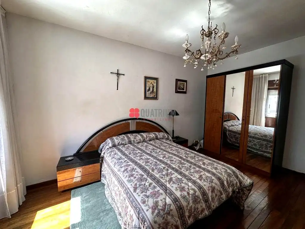 Dormitori de Casa o xalet en venda en Santiago de Compostela  amb Terrassa, Traster i Balcó