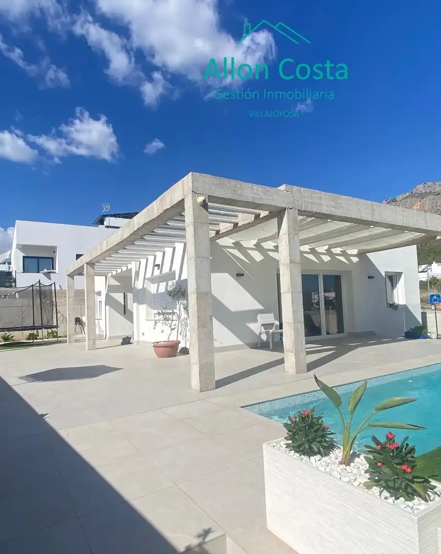 Chalet con piscina en venta en La Alberca