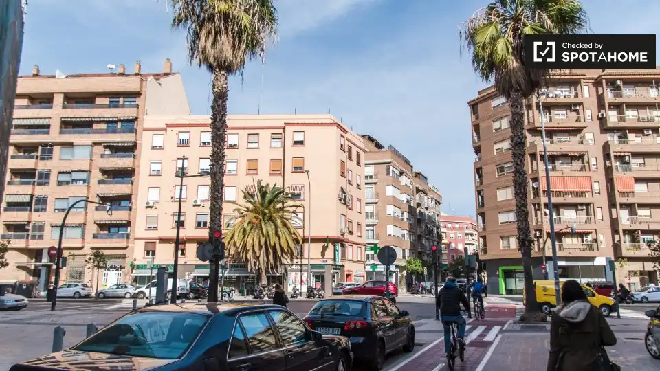 Exterior view of Flat for rent in Valencia  with Air Conditioner, Heating and Furnished