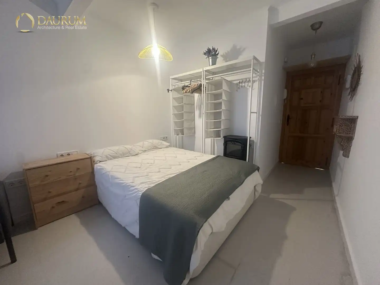 Dormitori de Apartament en venda en Sevilla amb Aire condicionat, Terrassa i Moblat