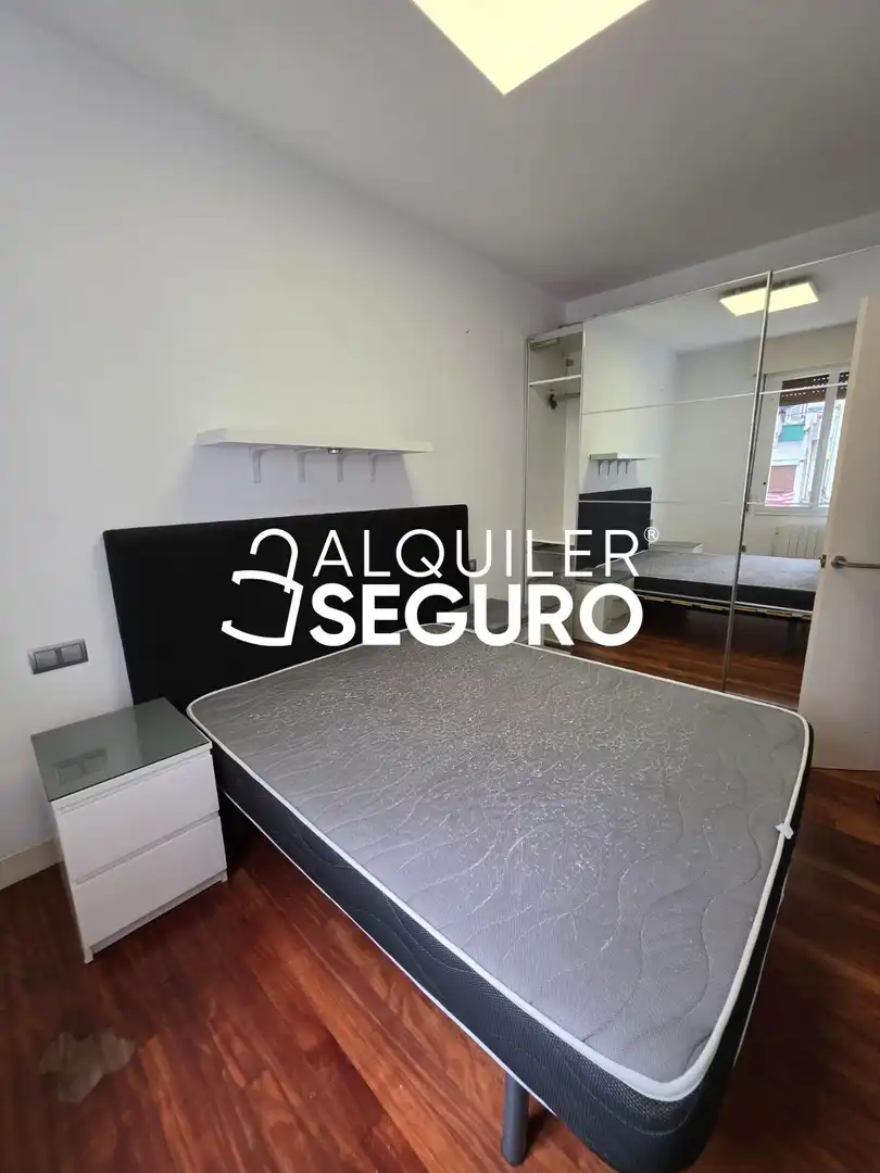 Habitación de Piso de alquiler en Bilbao  con Calefacción y Amueblado