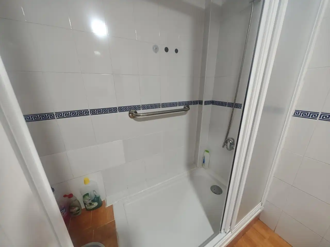 Baño de Piso en venta en Plasencia con Aire acondicionado, Terraza y Amueblado