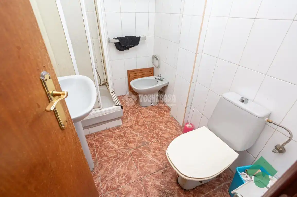 Bany de Casa adosada en venda en Algeciras amb Terrassa