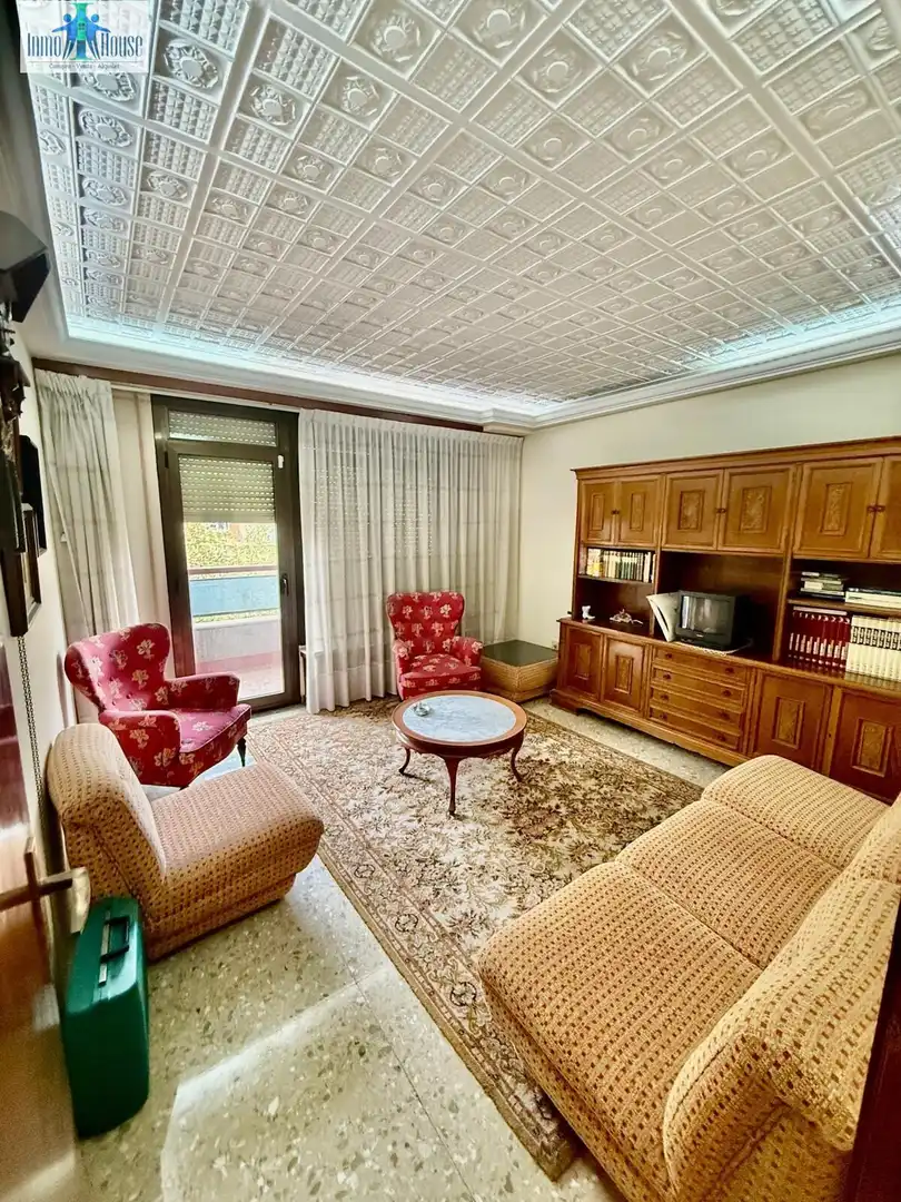 Piso con terraza en venta en Feria