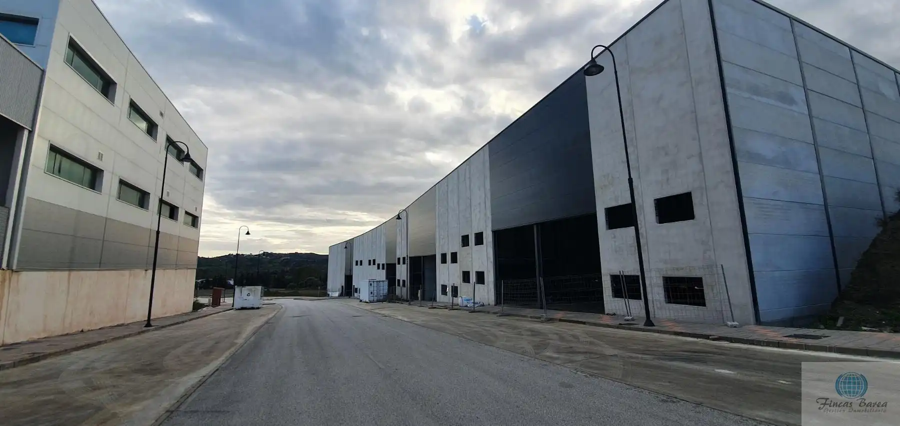 Außenansicht von Fabrikhallen zur Miete in Mijas