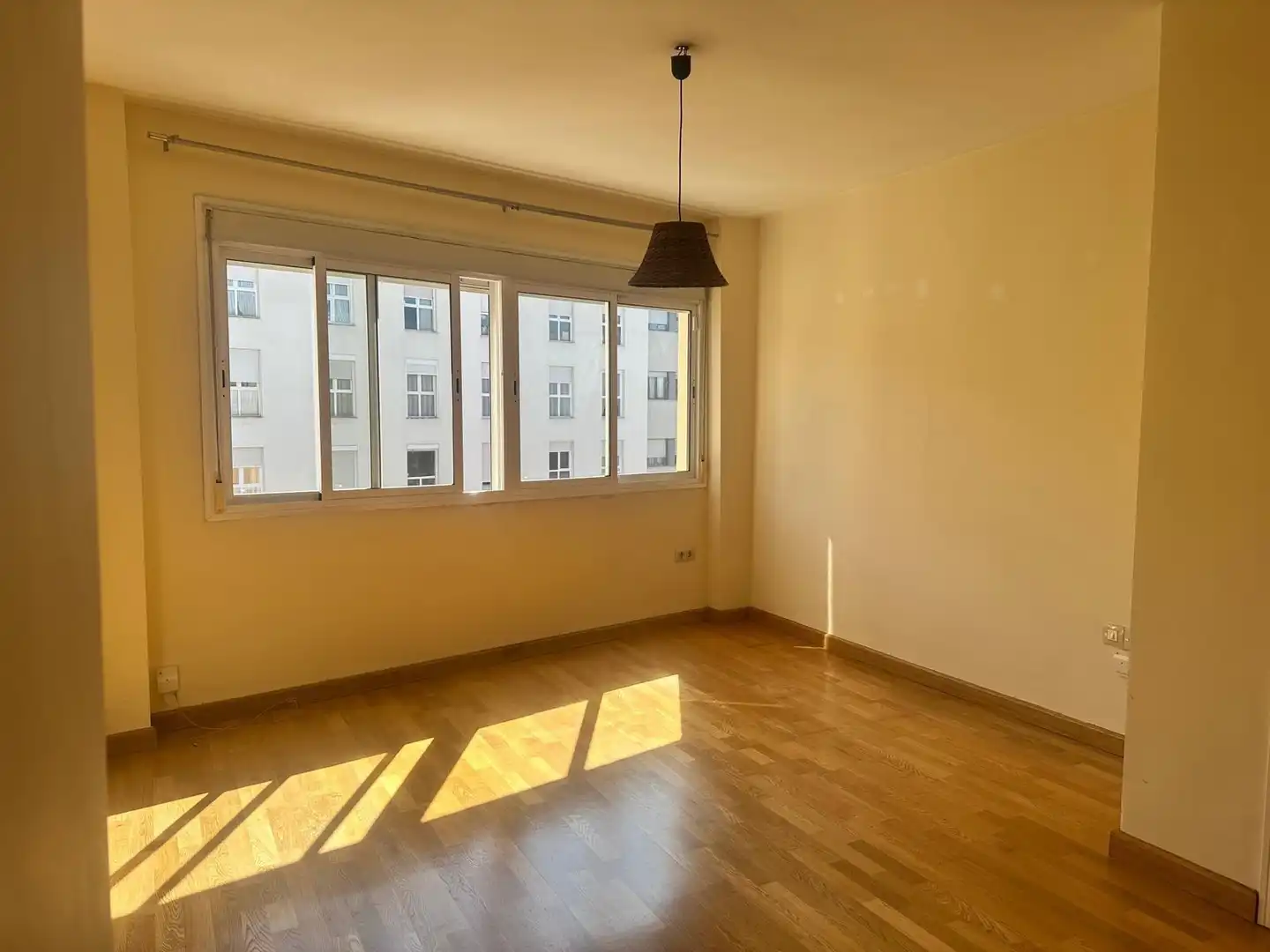 Schlafzimmer von Wohnung zum Verkauf in Sevilla mit Klimaanlage und Heizung