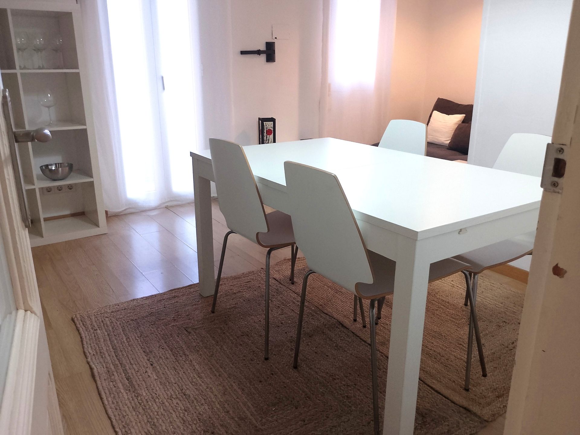 Menjador de Apartament de lloguer en  Barcelona Capital amb Aire condicionat, Calefacció i Moblat