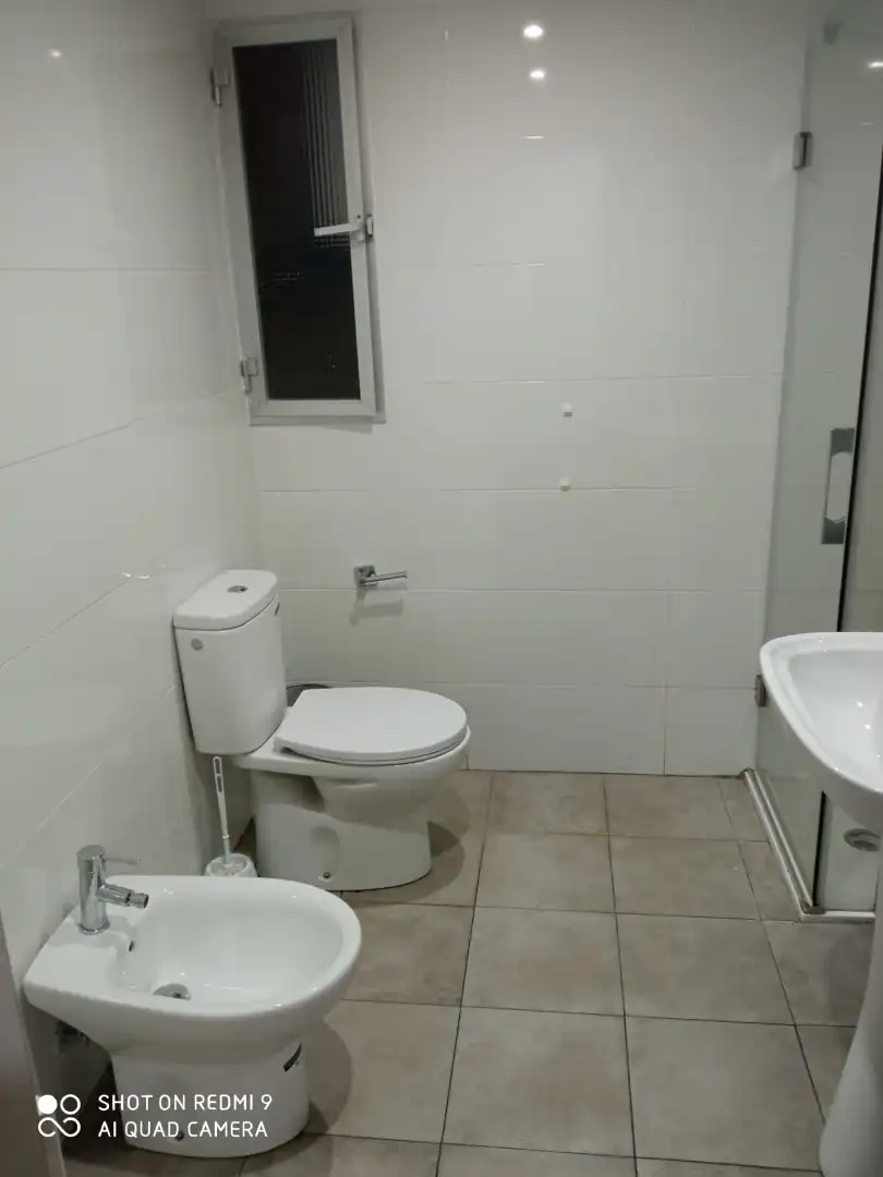 Bathroom of Flat for rent in Granada  with Heating, Terrace and Furnished