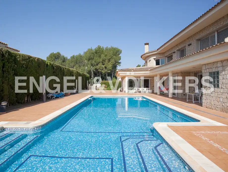 Piscina de Casa o chalet en venta en Serra con Calefacción, Jardín privado y Trastero