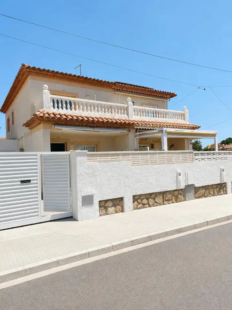 Vista exterior de Casa adosada en venta en Mont-roig del Camp con Aire acondicionado, Terraza y Amueblado