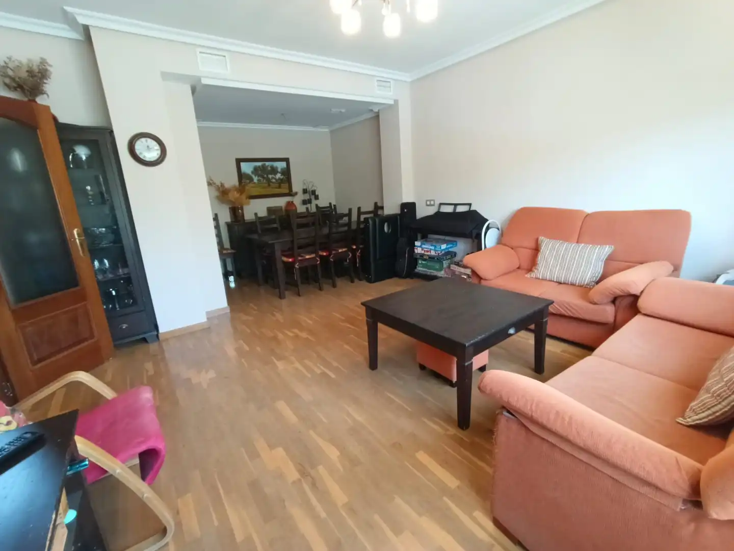 Sala d'estar de Casa adosada en venda en Cáceres amb Parquet i Traster