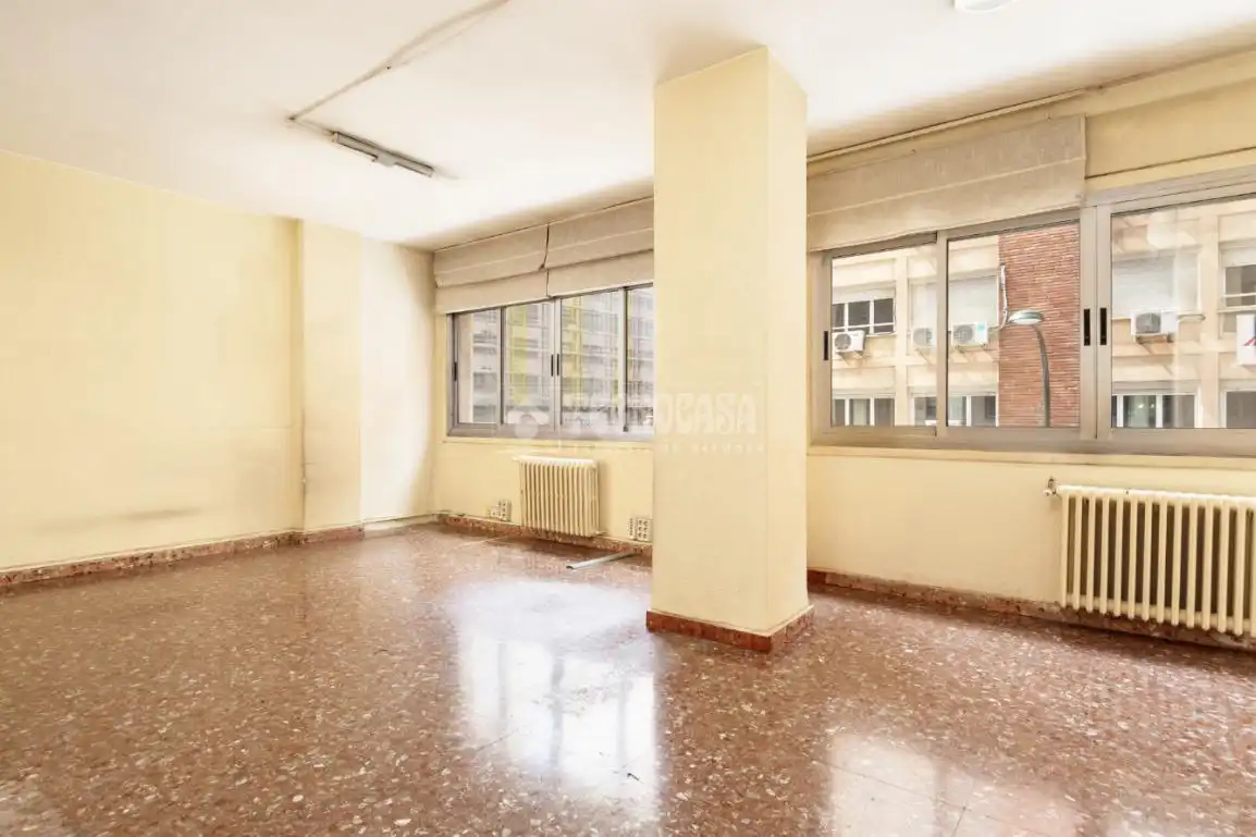 Flat for sale in Zaragoza  with Air Conditioner, Heating and Balcony