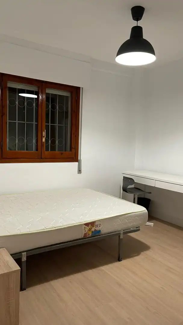 Habitación de Piso de alquiler en Málaga con Aire acondicionado, Terraza y Amueblado