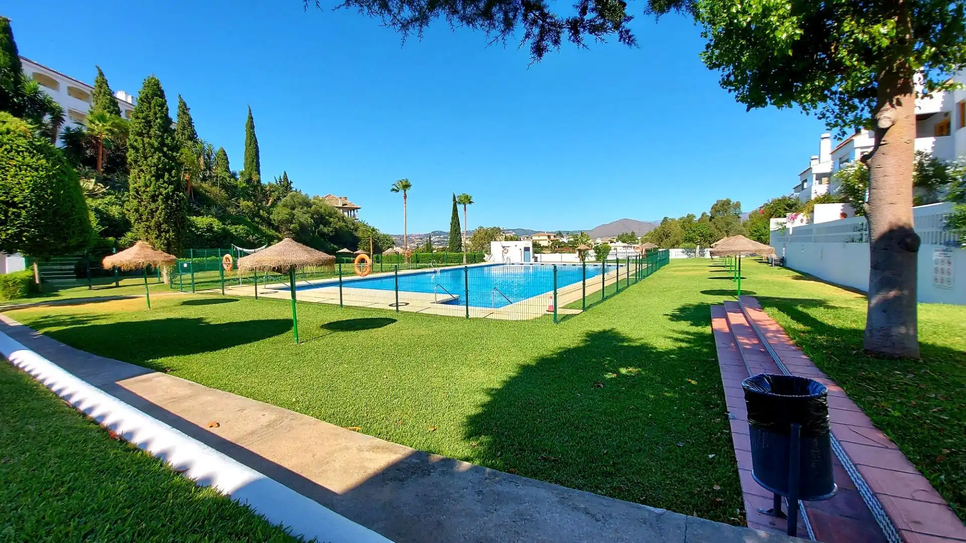 Piscina de Casa adosada en venda en Mijas amb Aire condicionat, Terrassa i Traster