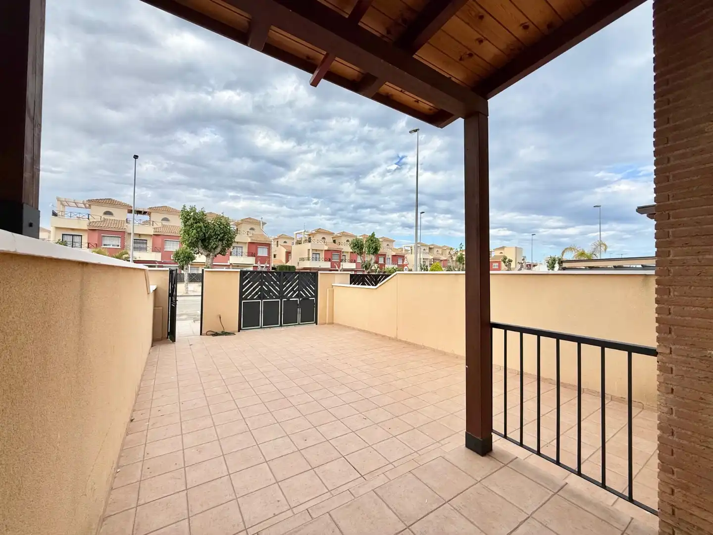 Terraza de Casa adosada de alquiler en Pilar de la Horadada con Aire acondicionado, Calefacción y Jardín privado