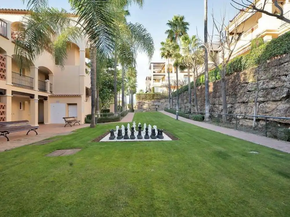 Jardí de Apartament de lloguer en Estepona amb Aire condicionat, Terrassa i Piscina