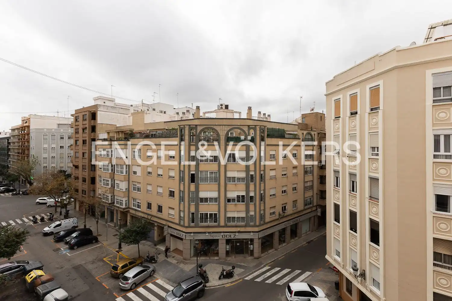 Vista exterior de Pis en venda en Valencia amb Calefacció