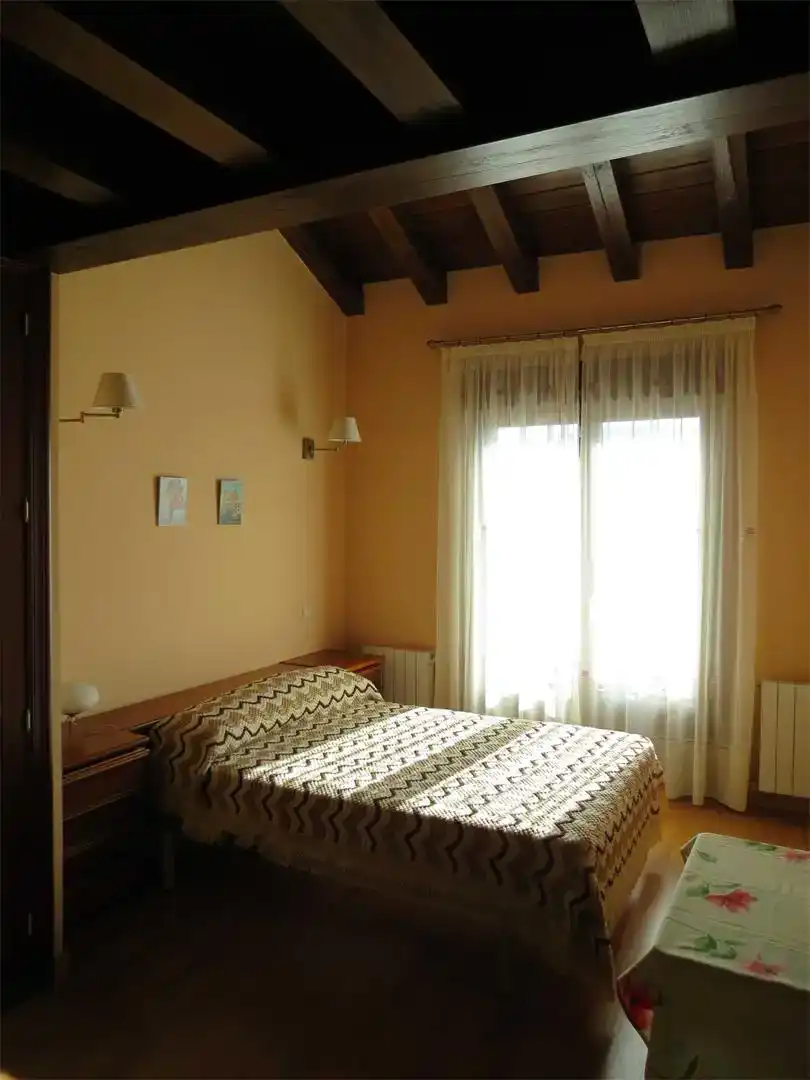 Schlafzimmer von Wohnung zur Miete in Sepúlveda mit Parkett, Abstellraum und Möbliert