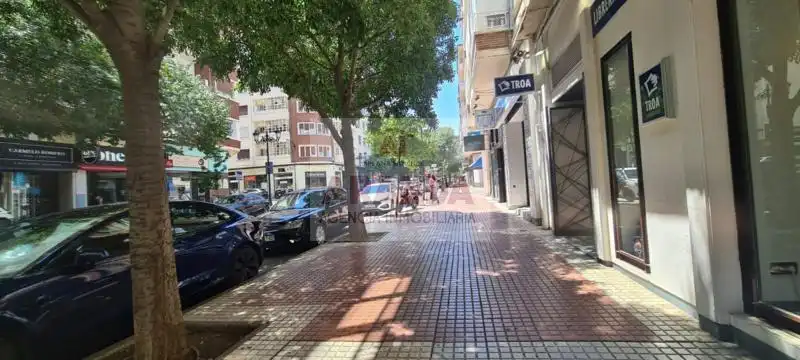 Außenansicht von Wohnung zur Miete in Zaragoza mit Klimaanlage, Heizung und Ofen
