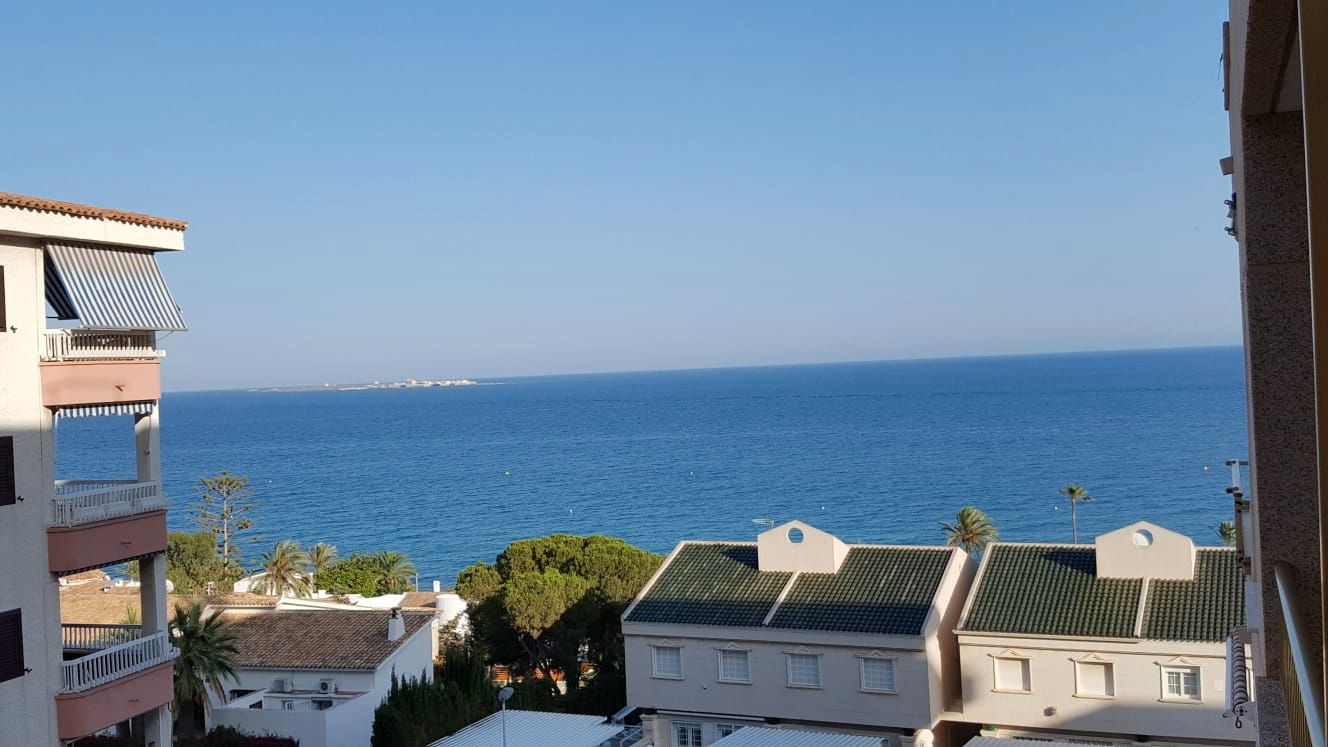 Vista exterior de Pis en venda en Santa Pola amb Parquet, Terrassa i Moblat