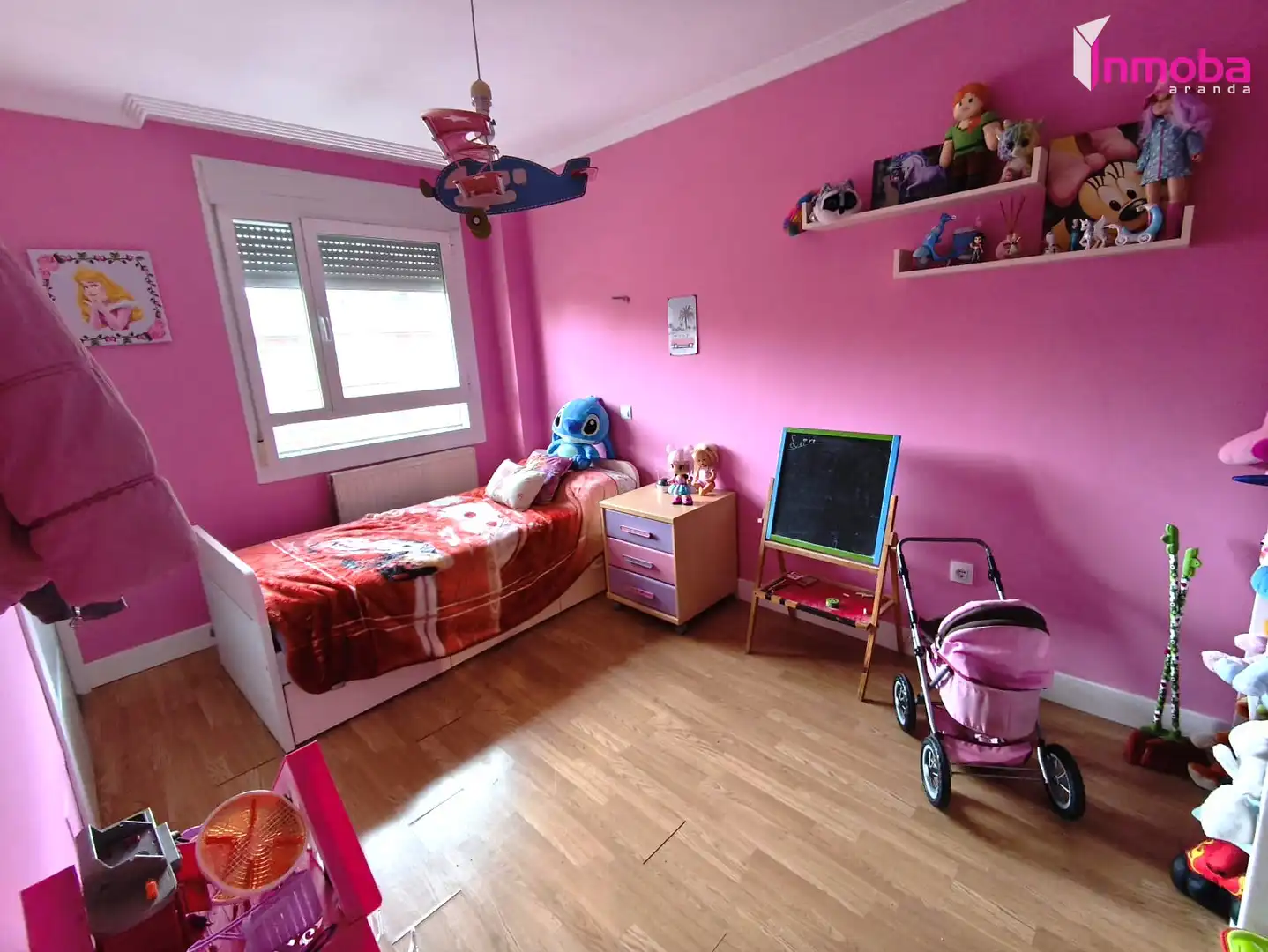 Habitación de Casa adosada en venta en Aranda de Duero con Calefacción y Jardín privado