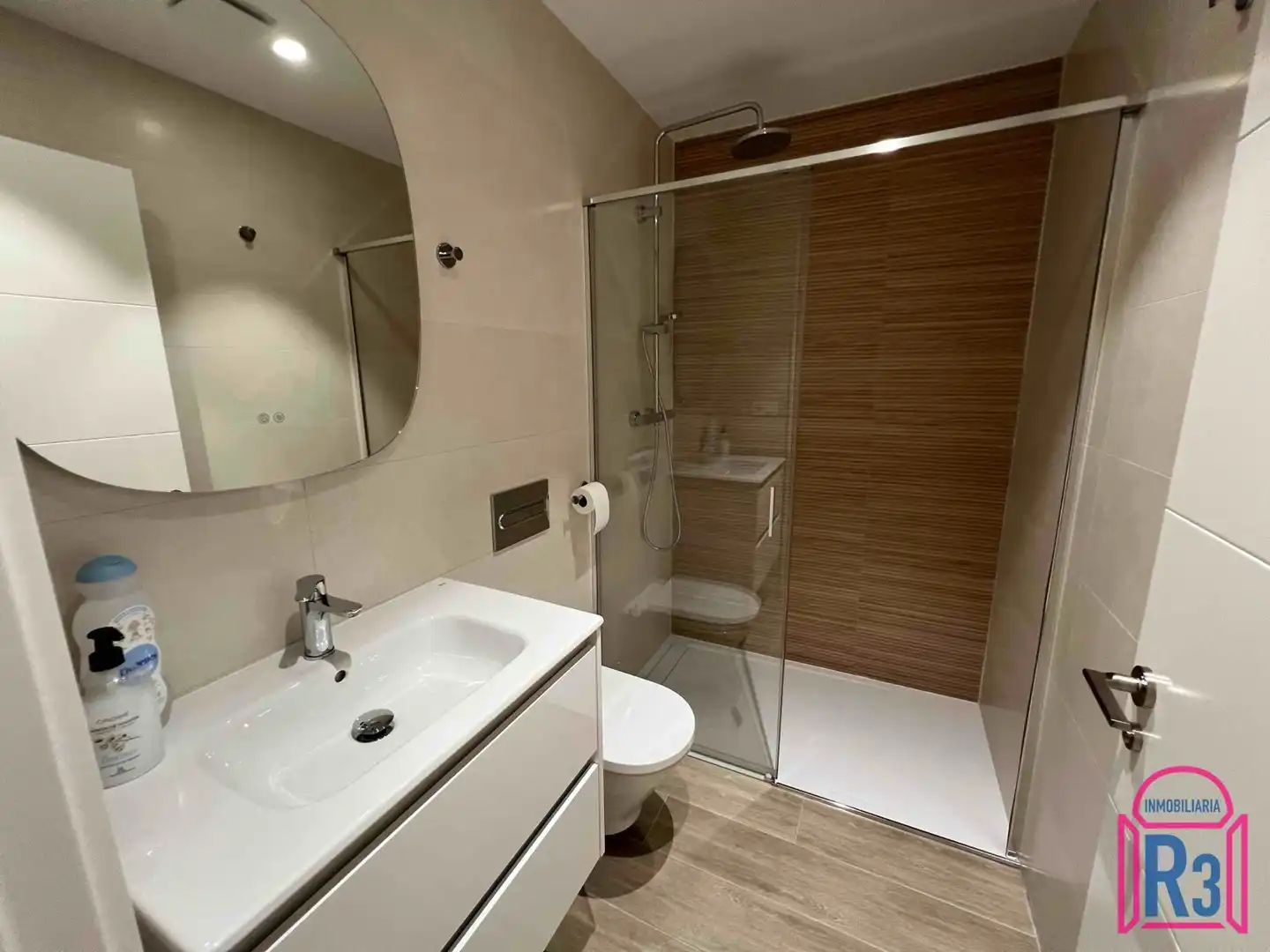Bathroom of Flat for sale in León Capital   with Heating, Terrace and Storage room