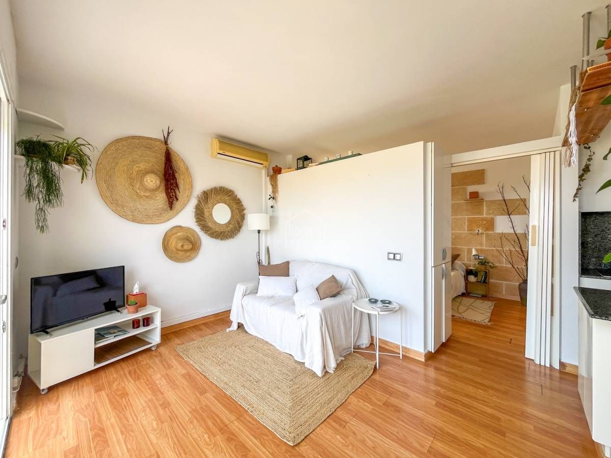 Dormitori de Apartament en venda en Es Mercadal amb Terrassa i Moblat