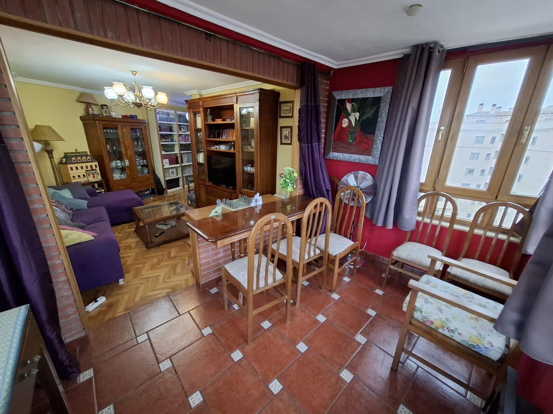 Menjador de Pis en venda en León Capital  amb Parquet, Terrassa i Traster