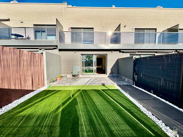 Casa adosada en Venta en Centro